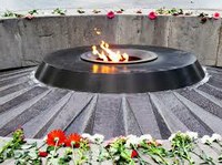 Genocidio armeno: a Yerevan l’omaggio di Hollande e Putin alle vittime