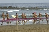 Sud Australia, in 300 nelle acque di Maslin Beach per i Giochi Nudisti