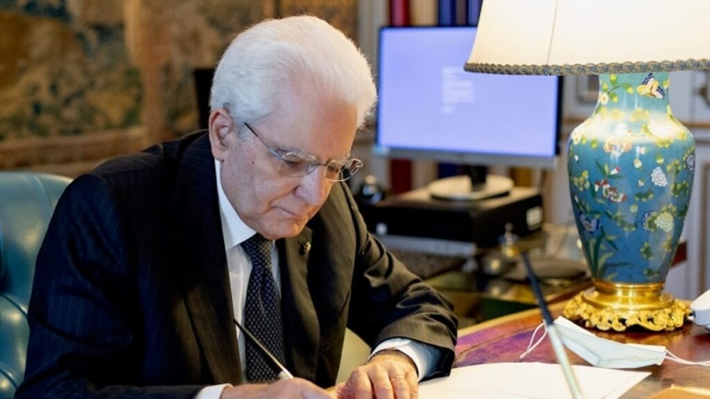 Questa immagine ha l'attributo alt vuoto; il nome del file è 2-mattarella-firma-cav-lav-2026-1-1024x576.jpg